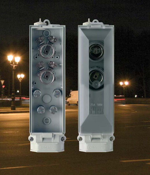 Cable box with fuses